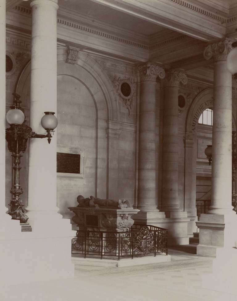 Hall de la faculté des sciences et des lettres , photographie de Jules Alphonse Terpereau, coll. musée d'Aquitaine